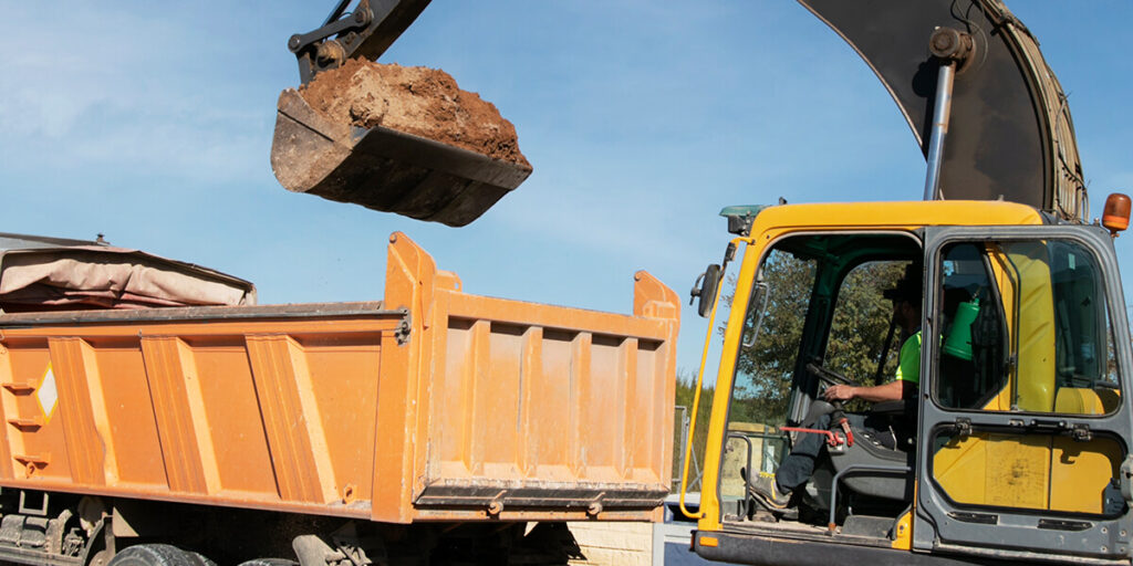 اهمیت حمل مصالح و نخاله در ساخت‌وساز - شرکت خاکبرداران تجهیز پایتخت